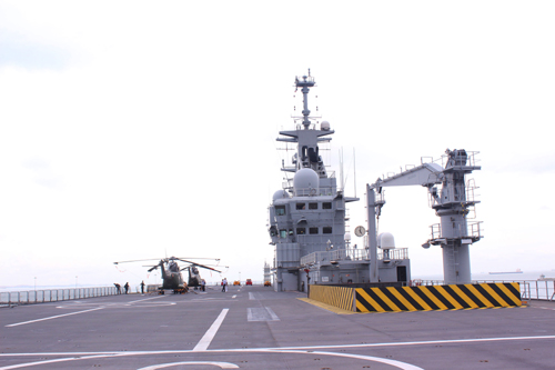Tàu chiến Mistral Pháp cập cảng Singapore ảnh 4